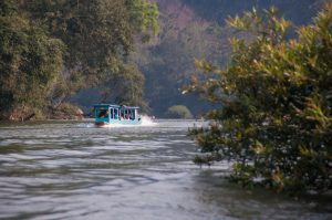 bateau sur la rivière nam ou Laos